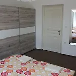 וילה Vila Fontana S Krytym Bazenem *